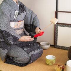 茶道での女性の服装は着物？和服と洋服のマナーや注意点を解説