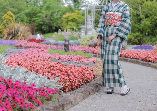 着物でのお出掛けを楽しむ女性