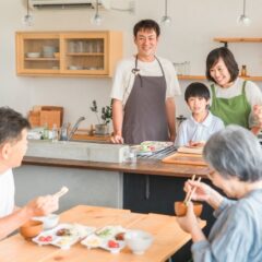 敬老の日に何を贈る？おすすめの縁起物や過ごし方を紹介