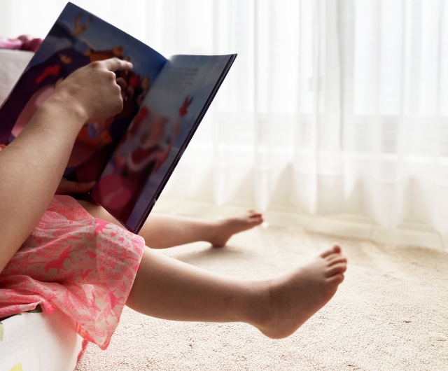 絵本の読み聞かせ